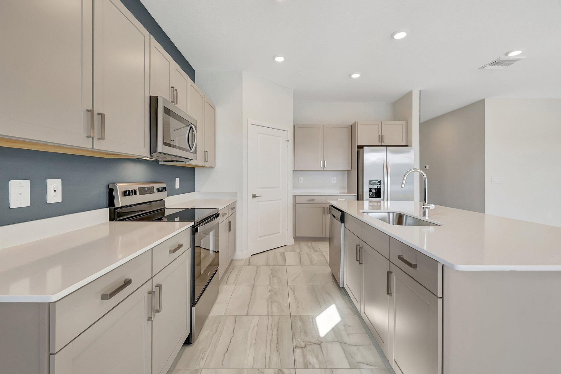 6007 SE Skyblue Circle, Stuart, FL 34997 Photo