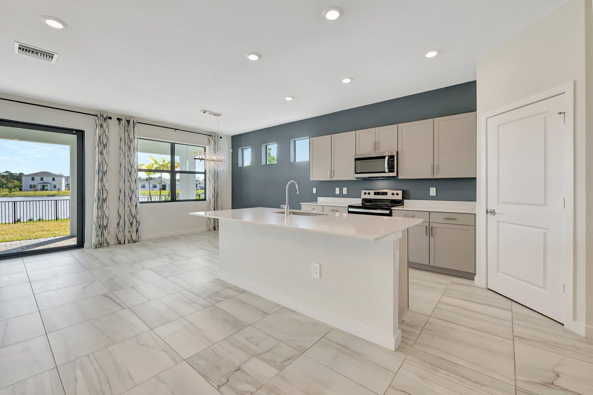6007 SE Skyblue Circle, Stuart, FL 34997 Photo