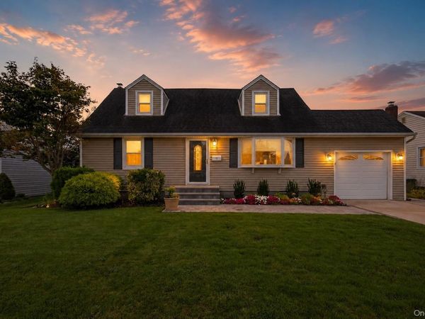 7 Greenbriar Lane, Hicksville, NY 11801