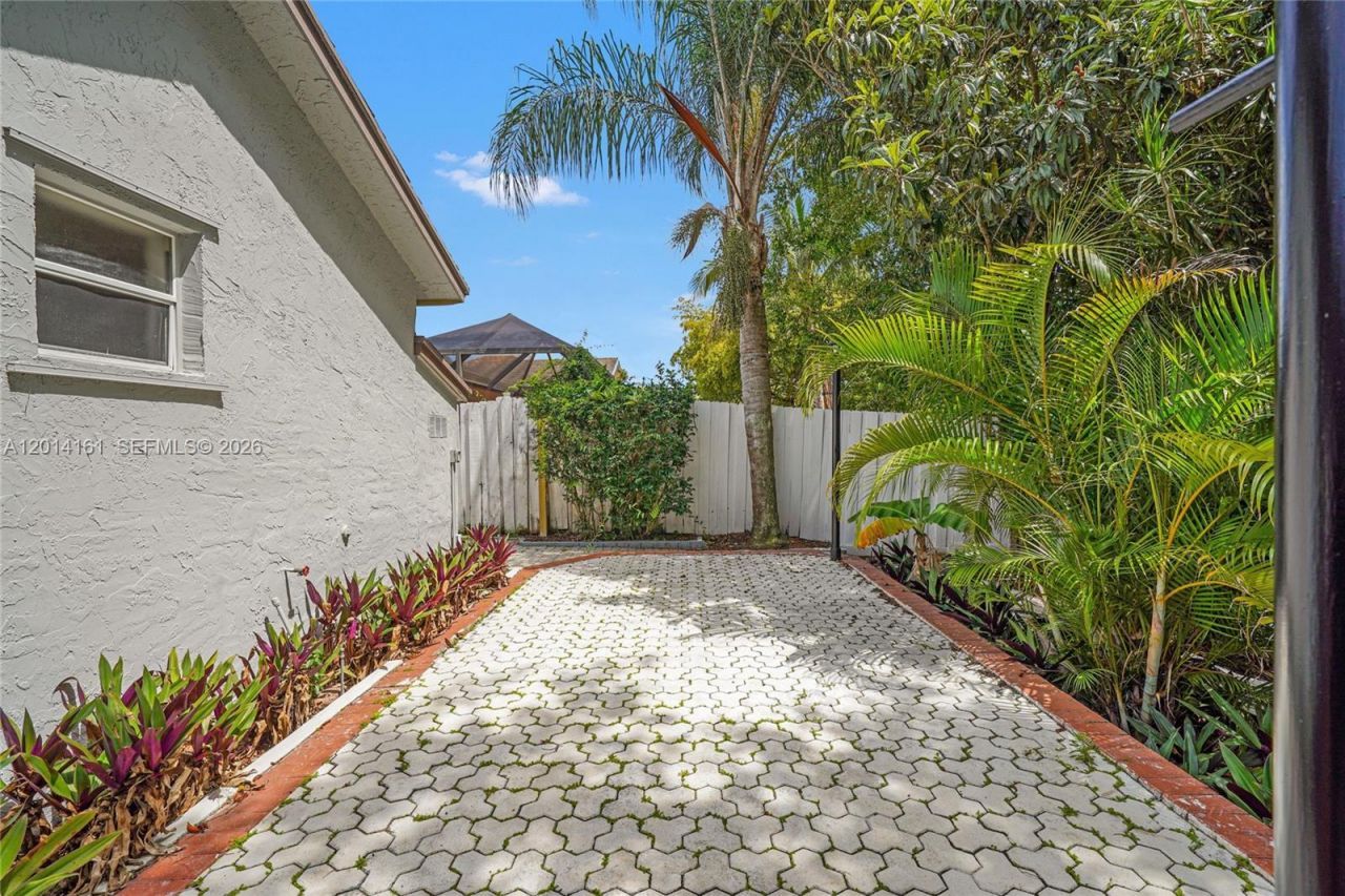 1332 Waterway Cove Dr, Wellington, FL 33414 Photo