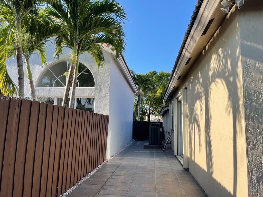 10933 NW 73 Te , Doral, FL 33178 Photo