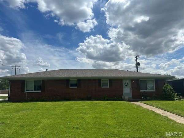 40 Queensway Drive , Belleville, IL 62226