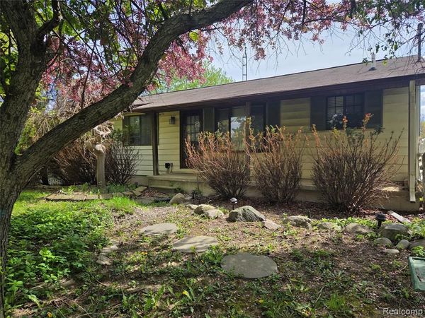 6300 Runyan Lake Road, Tyrone Twp, MI 48430