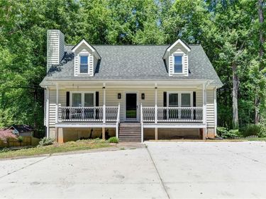 1530 Plunketts Road, Buford, GA 30519