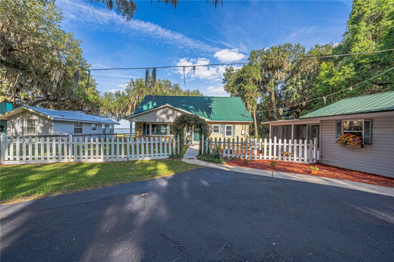 11690 SE 132nd Street Road, Ocklawaha, FL 32179 Photo