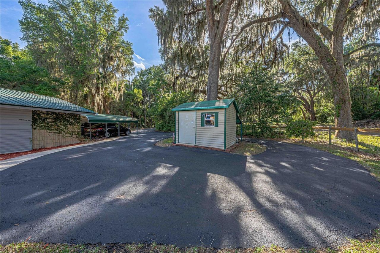 11690 SE 132nd Street Road, Ocklawaha, FL 32179 Photo