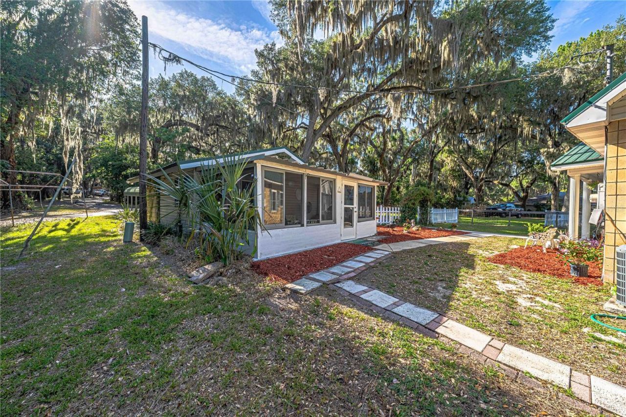 11690 SE 132nd Street Road, Ocklawaha, FL 32179 Photo