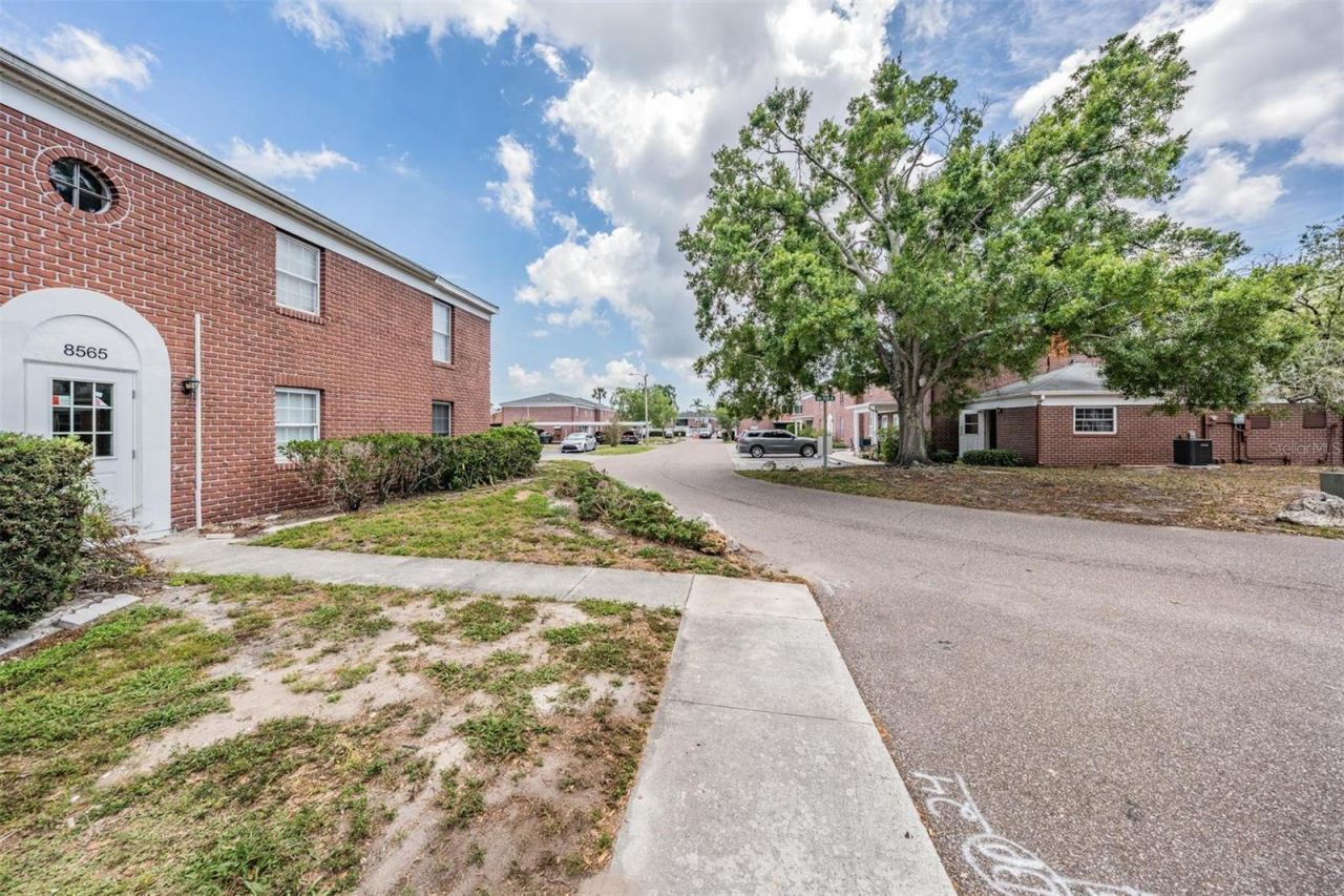 8565 12th Way N, Unit A, Saint Petersburg, FL 33702 Photo
