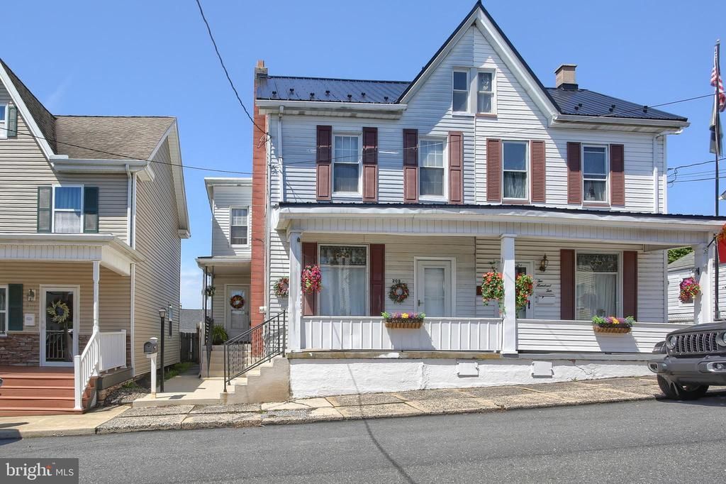 208 EAST STREET , WILLIAMSTOWN, PA 17098