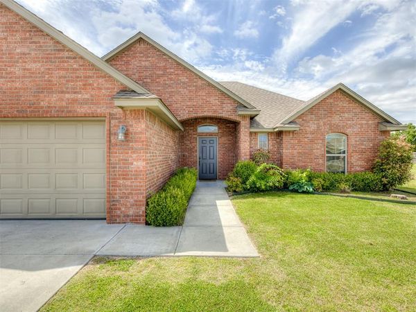 640 SW 7th Street, Moore, OK 73160