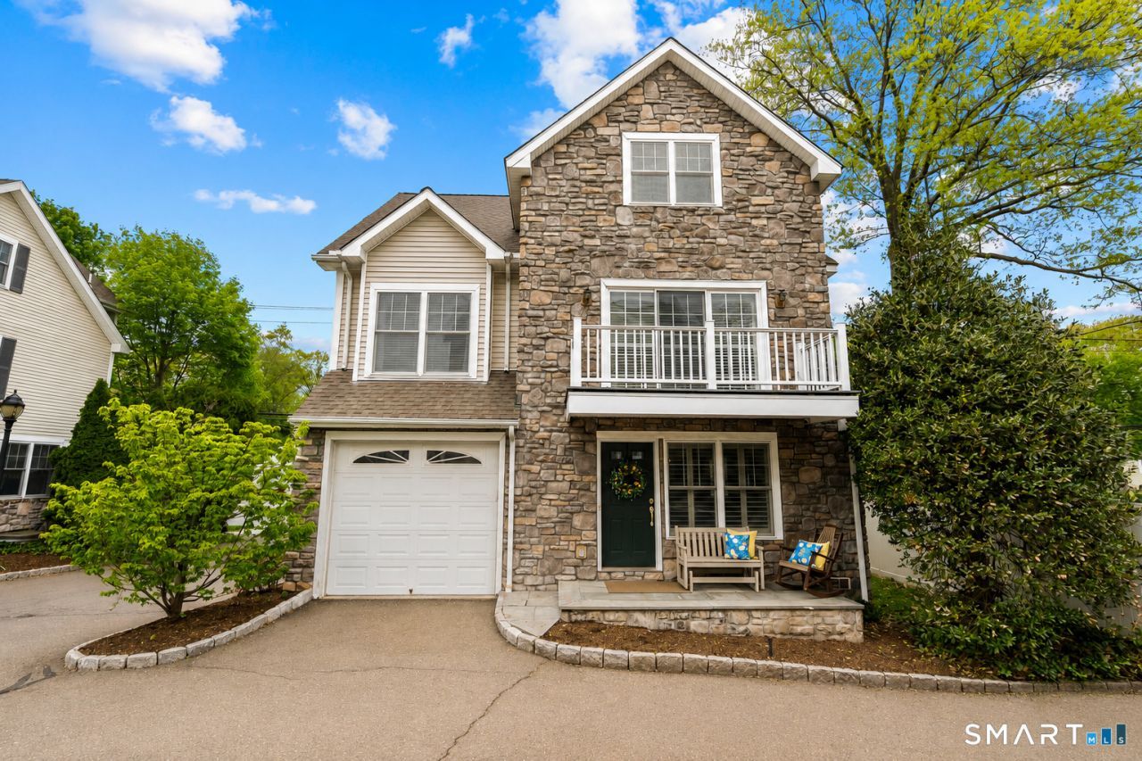 39 Maple Tree, Unit 1, Stamford, CT 06906 Main Photo