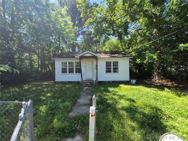 422 S Locke Street , Pryor, OK 74361