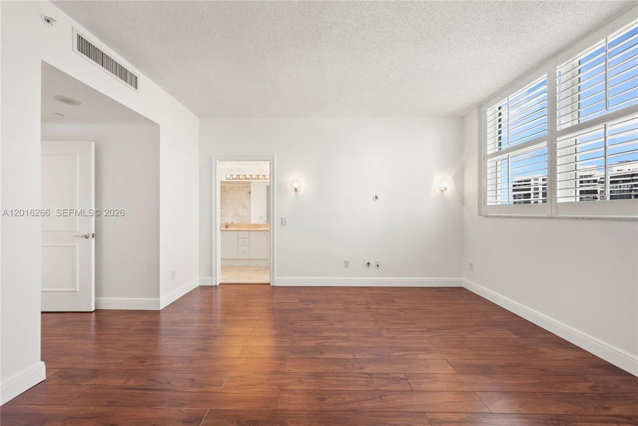 2475 Brickell Ave , Unit 2206, Miami, FL 33129 Photo
