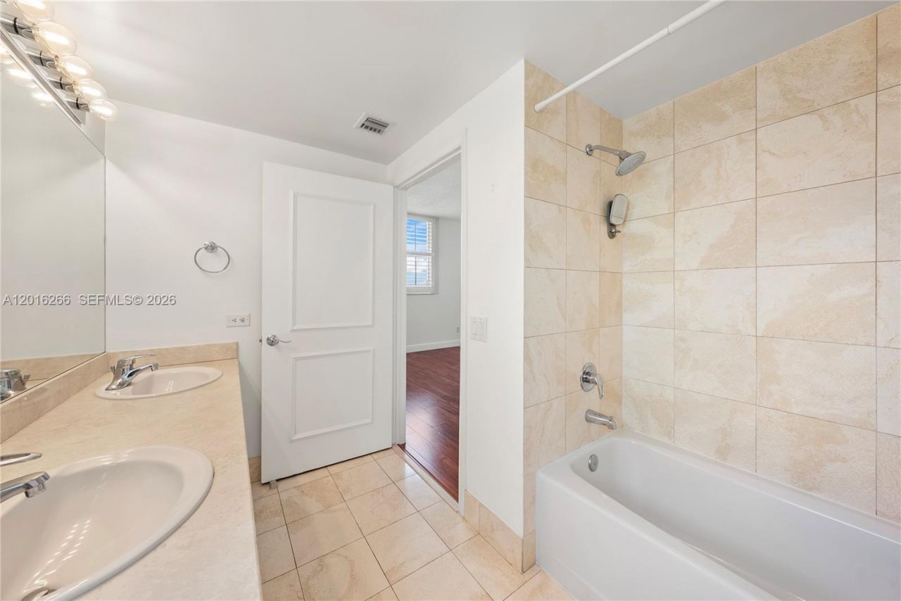 2475 Brickell Ave , Unit 2206, Miami, FL 33129 Photo