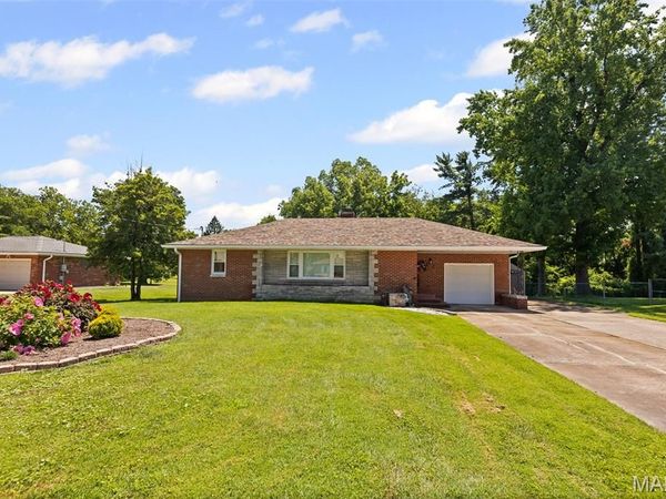 907 Taylor Avenue , Godfrey, IL 62035