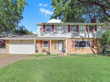 2510 Cavell Avenue N, Golden Valley, MN 55427