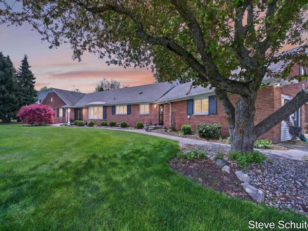3109 S Bluff Court, Hudsonville, MI 49426