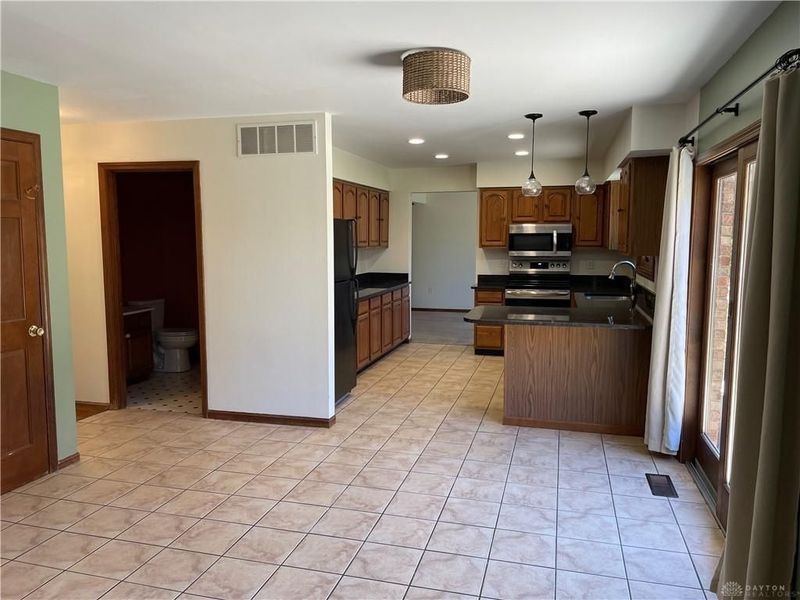 5037 Mud Run Road, Bath Township, OH 45387 Photo 9