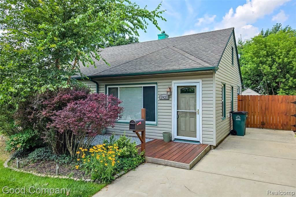 1921 Woodward Heights, Ferndale, MI 48220 Main Photo
