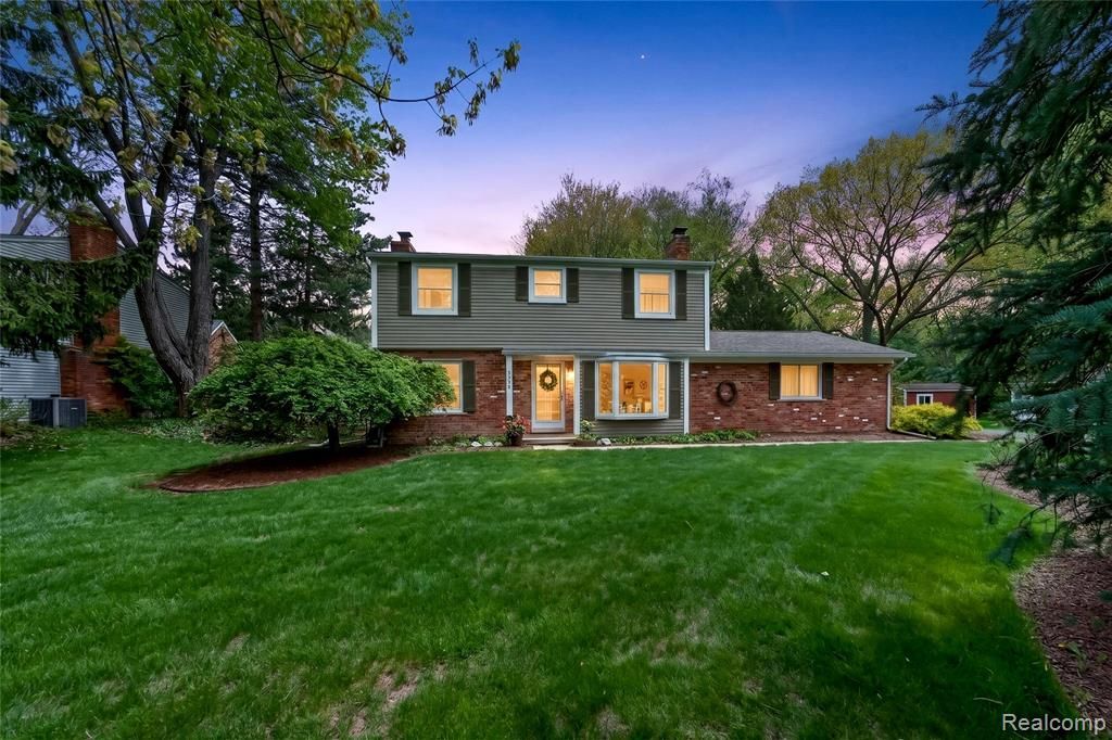 3560 Beach Road, Troy, MI 48084 Main Photo