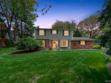 3560 Beach Road, Troy, MI 48084