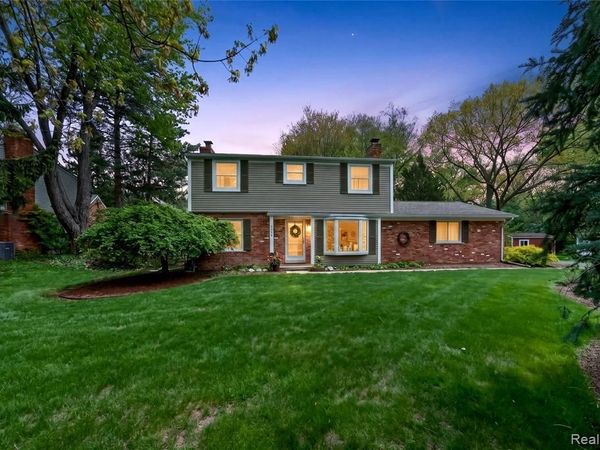 3560 Beach Road, Troy, MI 48084