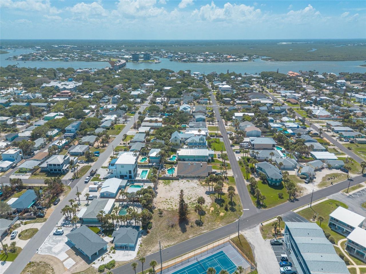 327 Due East Street, New Smyrna Beach, FL 32169 Photo