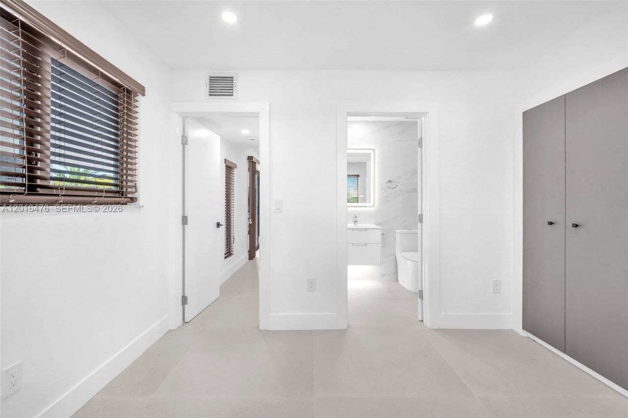 17911 NW 82nd Ave , Hialeah, FL 33015 Photo