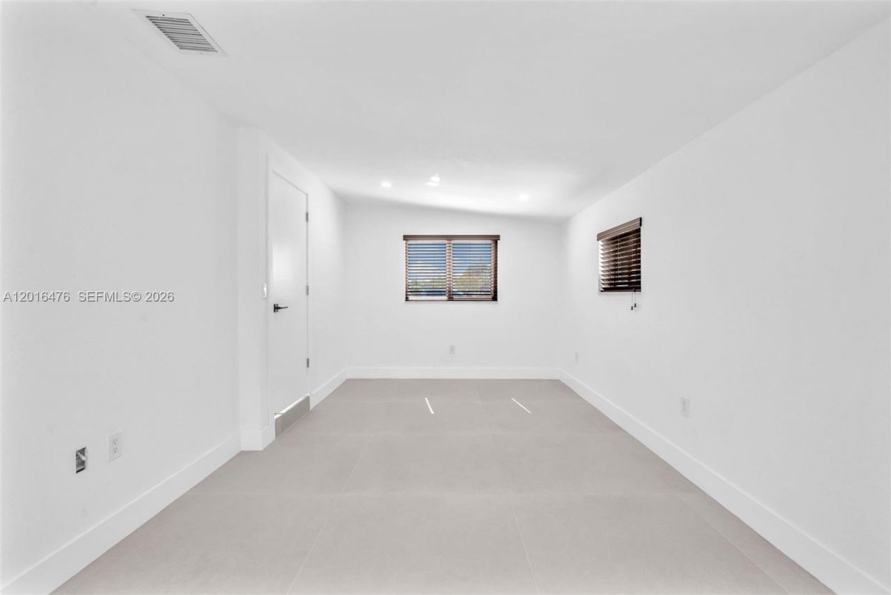 17911 NW 82nd Ave , Hialeah, FL 33015 Photo