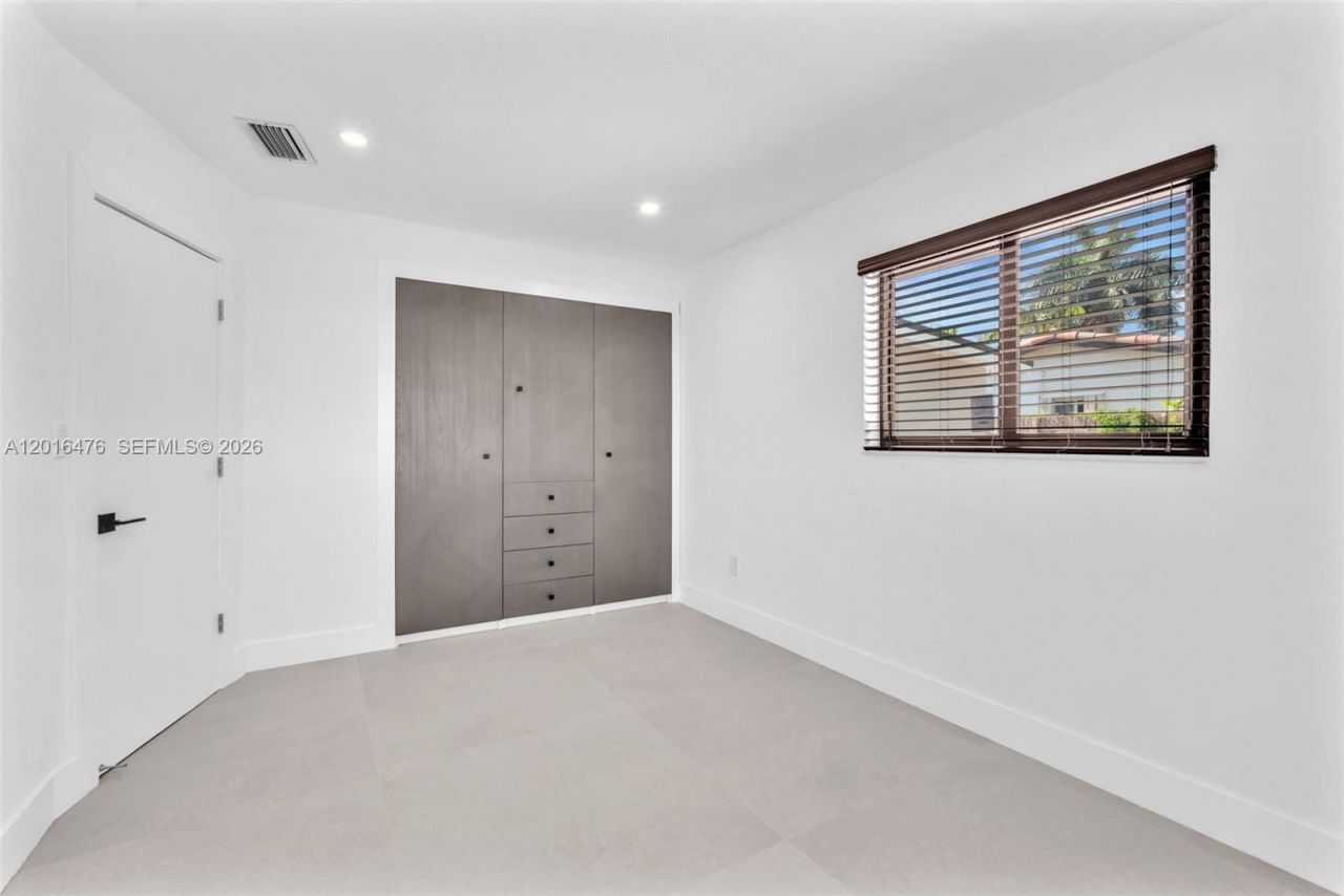 17911 NW 82nd Ave , Hialeah, FL 33015 Photo