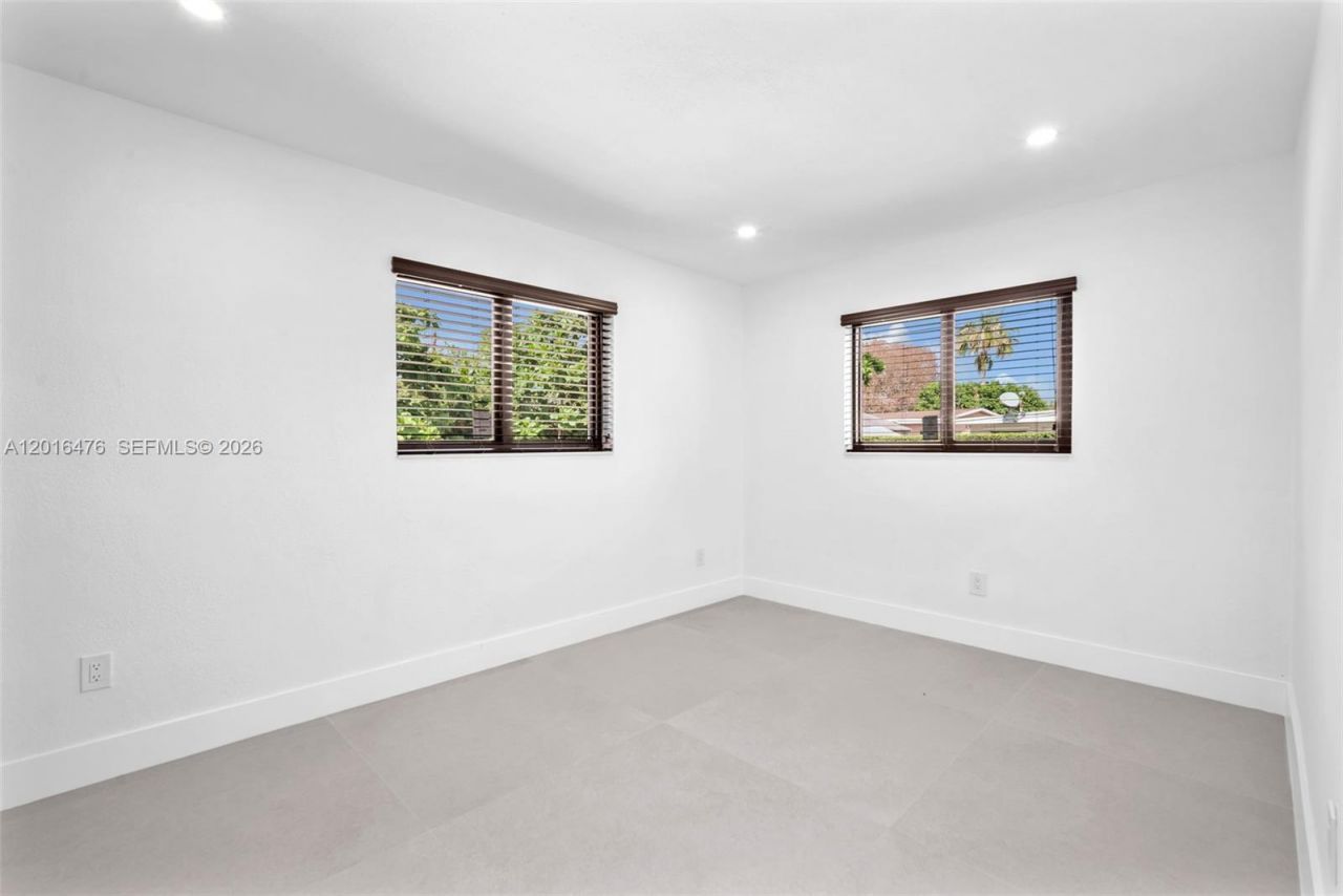 17911 NW 82nd Ave , Hialeah, FL 33015 Photo