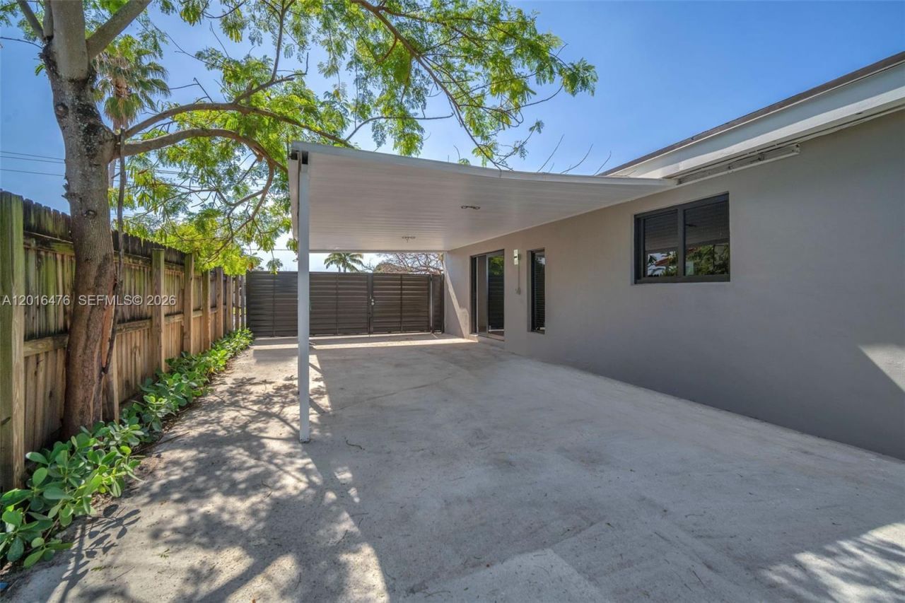 17911 NW 82nd Ave , Hialeah, FL 33015 Photo