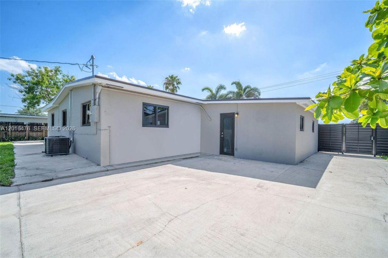 17911 NW 82nd Ave , Hialeah, FL 33015 Photo