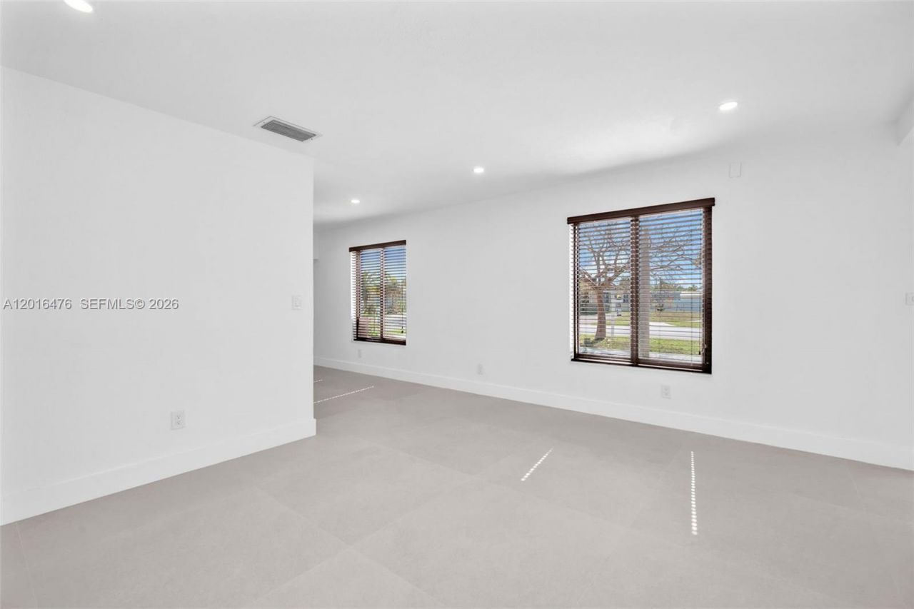 17911 NW 82nd Ave , Hialeah, FL 33015 Photo