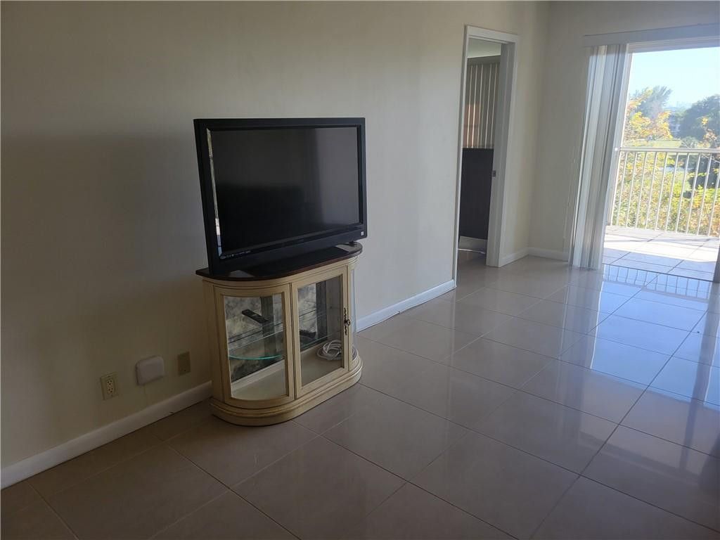 3050 N Palm Aire Drive, Unit 508, Pompano Beach, FL 33069 Photo