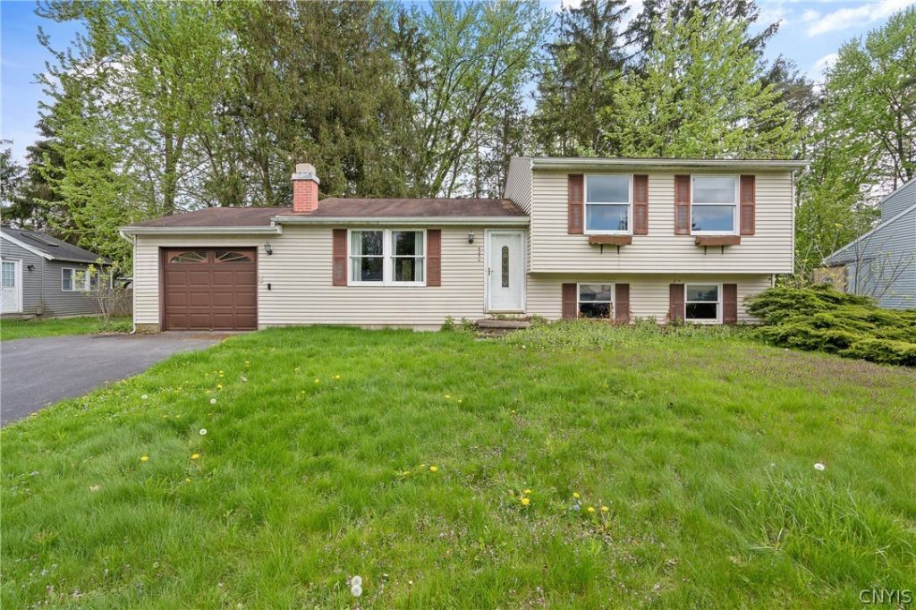 4254 Vine Meadow Road, Liverpool, NY 13090 Main Photo