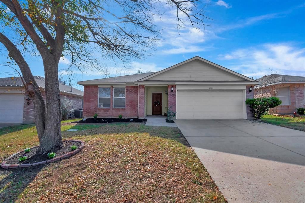 1037 Triple Crown Drive, Fort Worth, TX 76179 Main Photo