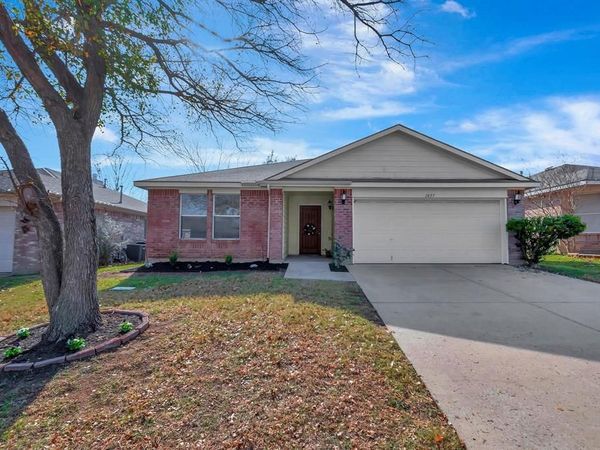 1037 Triple Crown Drive, Fort Worth, TX 76179