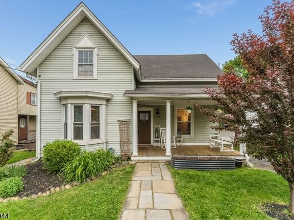 64 Brunswick Ave, Bloomsbury, NJ 08804