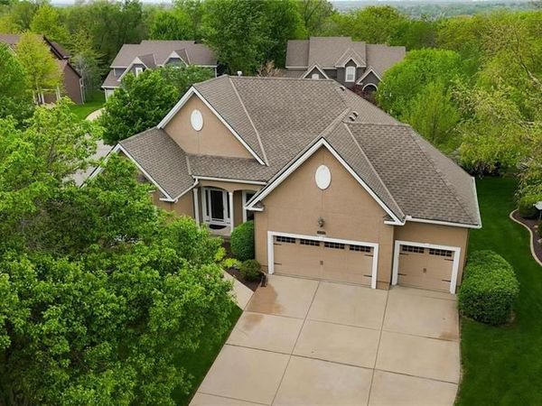 16058 Cambridge Circle, Stilwell, KS 66085