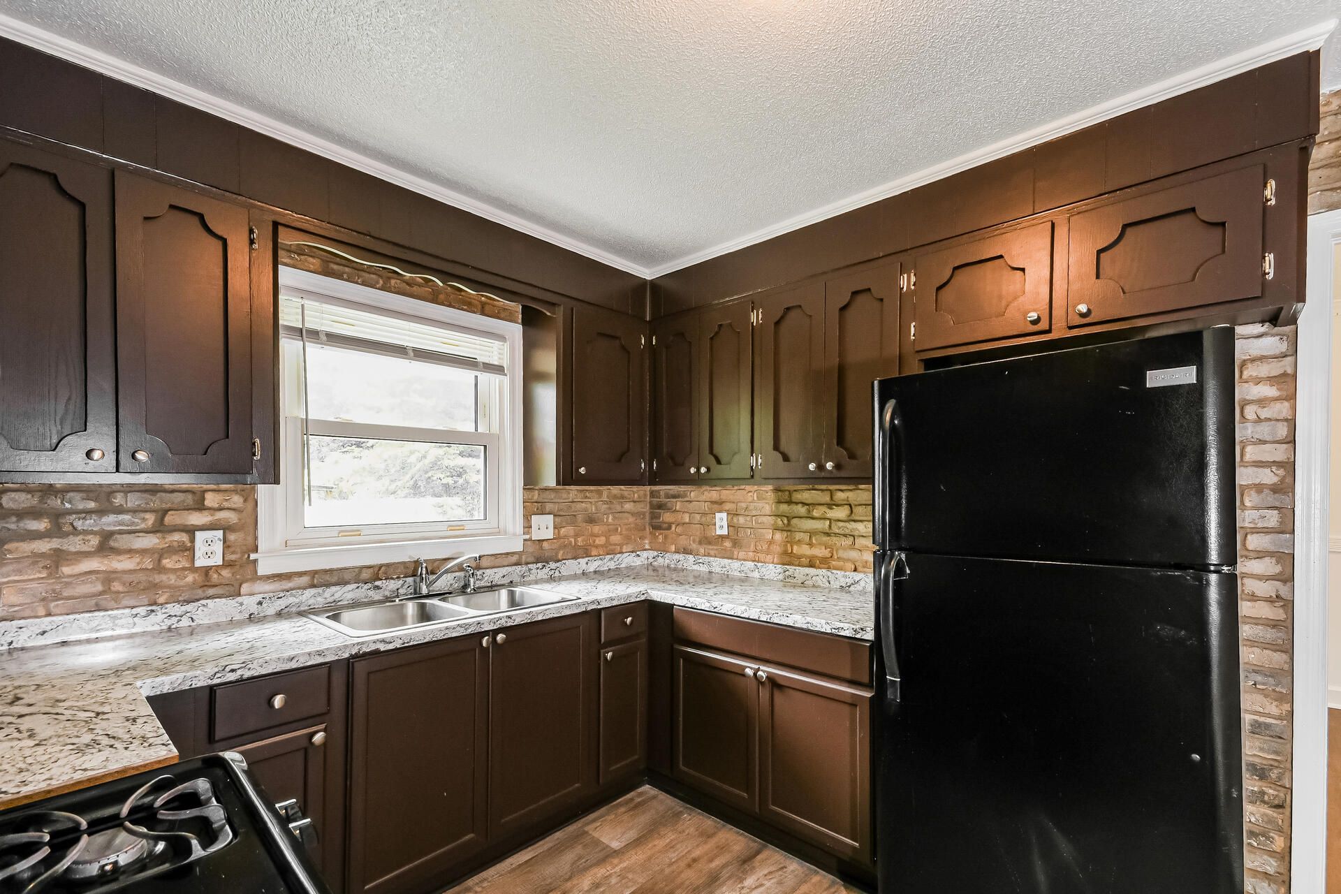 8397 Glenford Road Photo 3