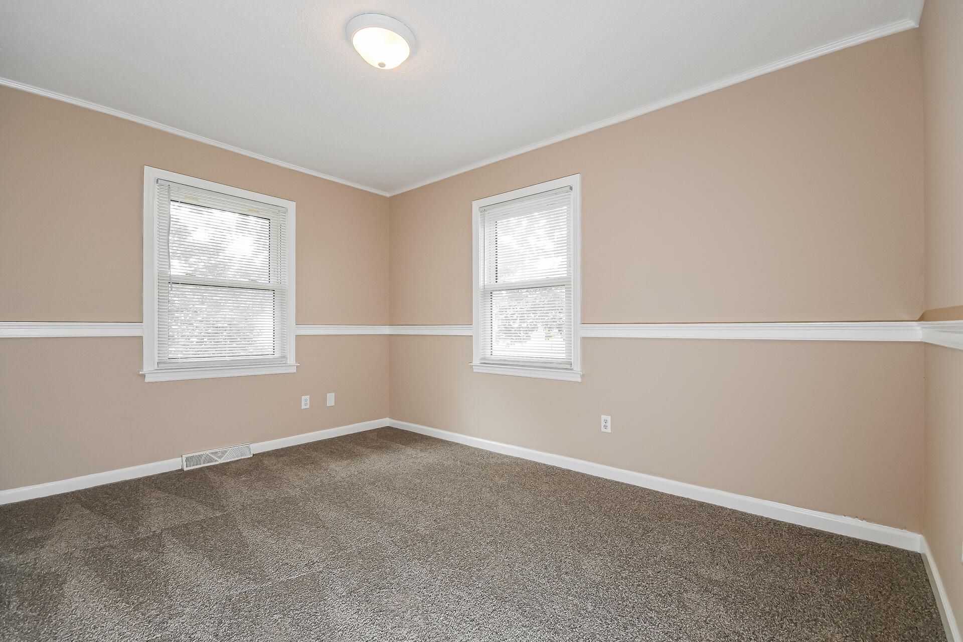 8397 Glenford Road Photo 6