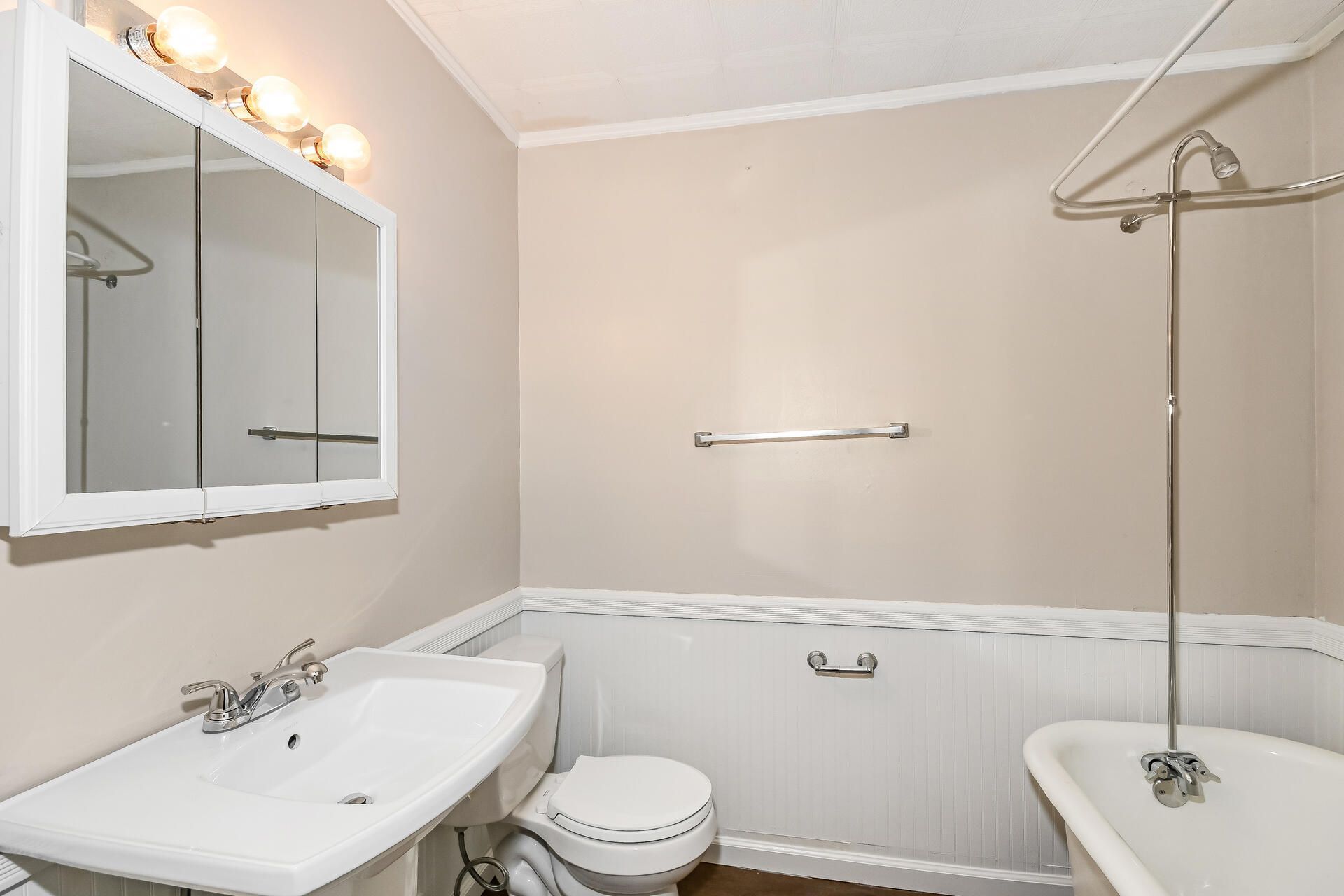 8397 Glenford Road Photo 7
