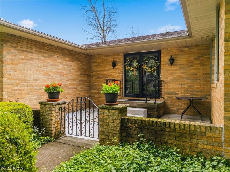 5080 Shamrock Avenue NW, North Canton, OH 44720 Photo 2