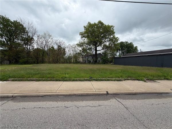Elm Road NE, Warren, OH 44483