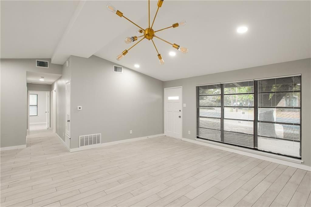 102 W Saint Johns Ave, Austin, TX 78752 Main Photo