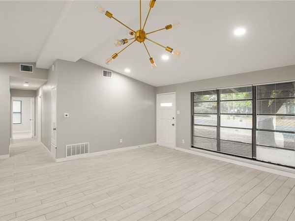 102 W Saint Johns Ave, Austin, TX 78752