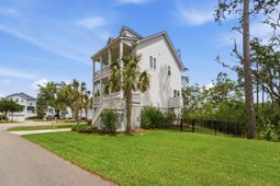 820 Forrest Drive photo 4