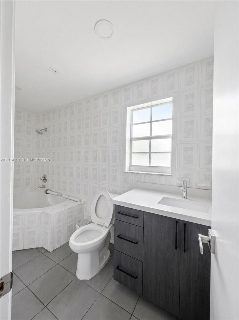 18901 NW 28th Pl, Miami Gardens, FL 33056 Photo