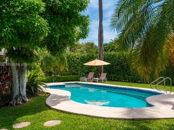 363 S Hibiscus Dr , Miami Beach, FL 33139